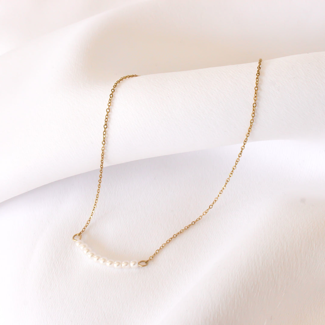 Dainty Pearl necklace