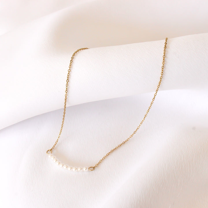 Dainty Pearl necklace