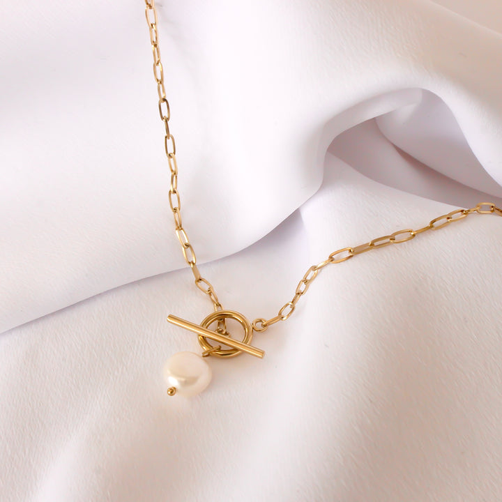 Pearl Toggle necklace