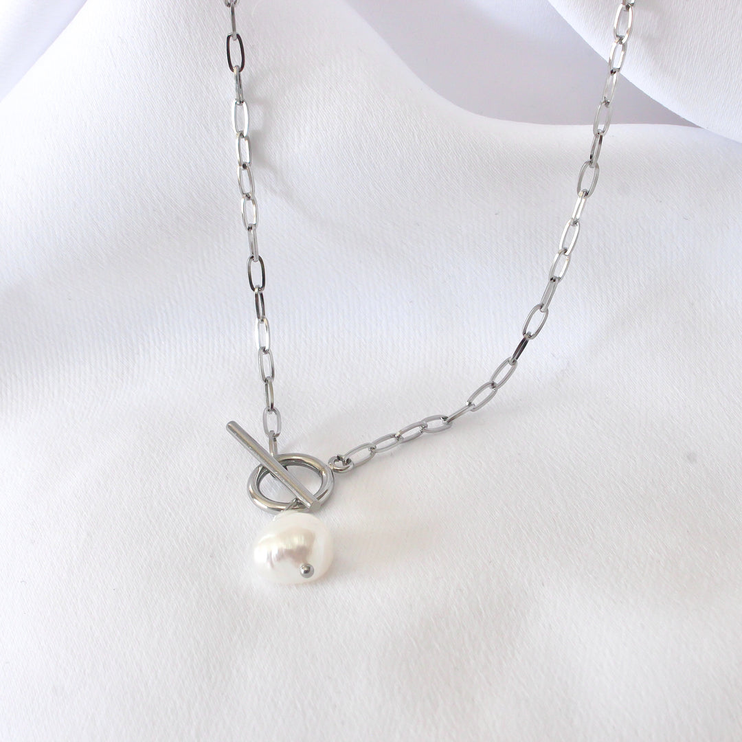 Pearl Toggle necklace