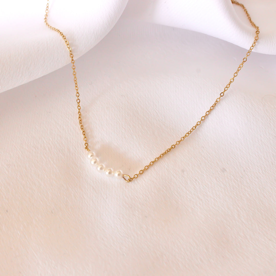 Dainty Pearl necklace