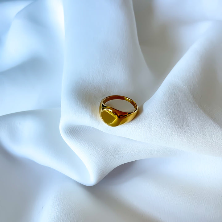 Round Signet Ring